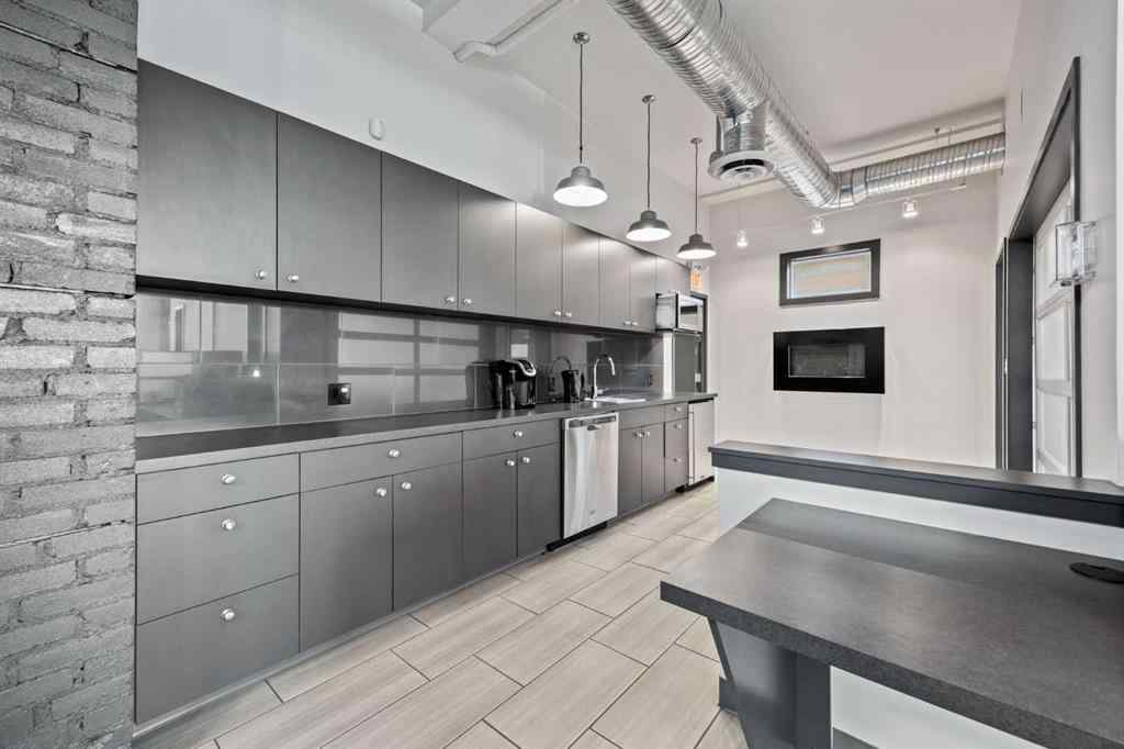 MLS® A2266683 - 1742 10 Avenue SW in Sunalta Calgary, Commercial