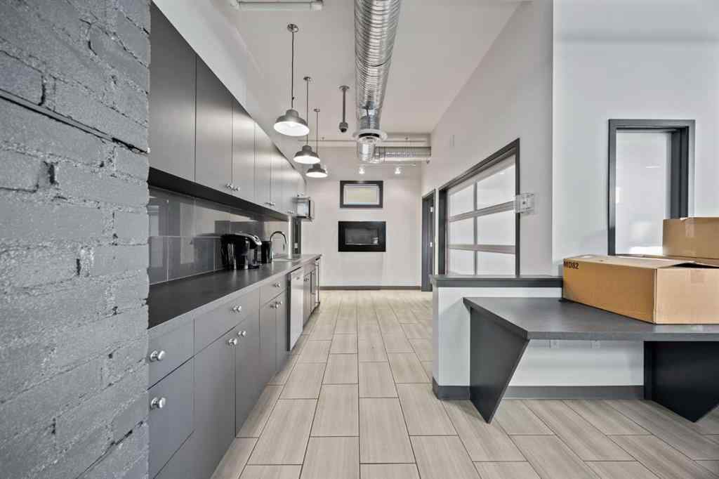 MLS® A2266683 - 1742 10 Avenue SW in Sunalta Calgary, Commercial