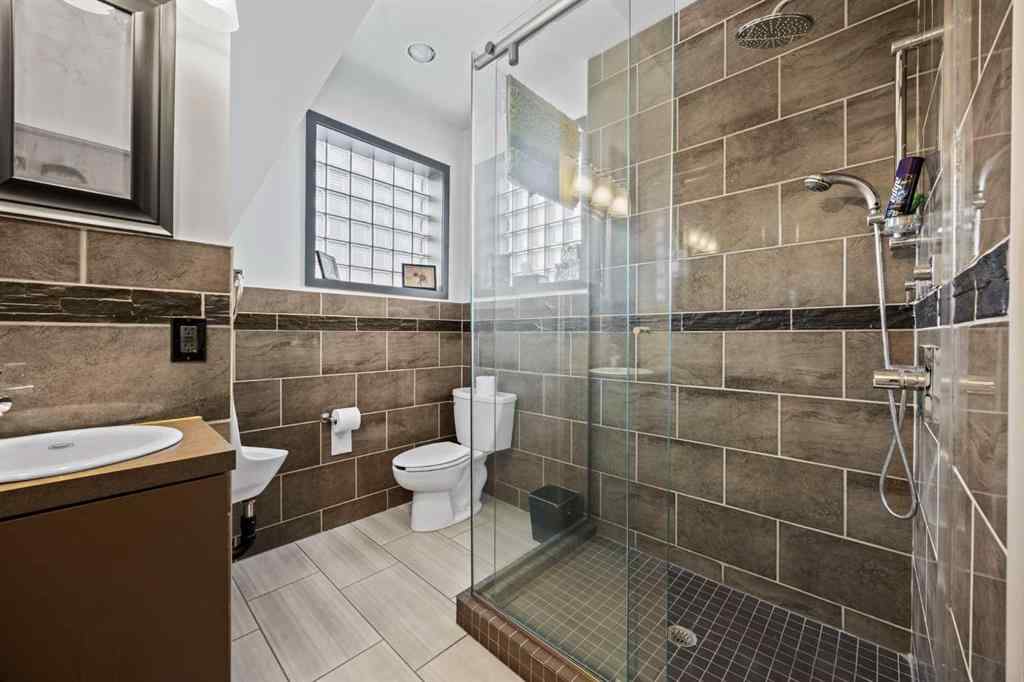 MLS® A2266683 - 1742 10 Avenue SW in Sunalta Calgary, Commercial