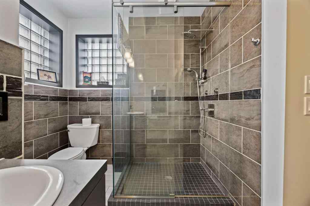 MLS® A2266683 - 1742 10 Avenue SW in Sunalta Calgary, Commercial