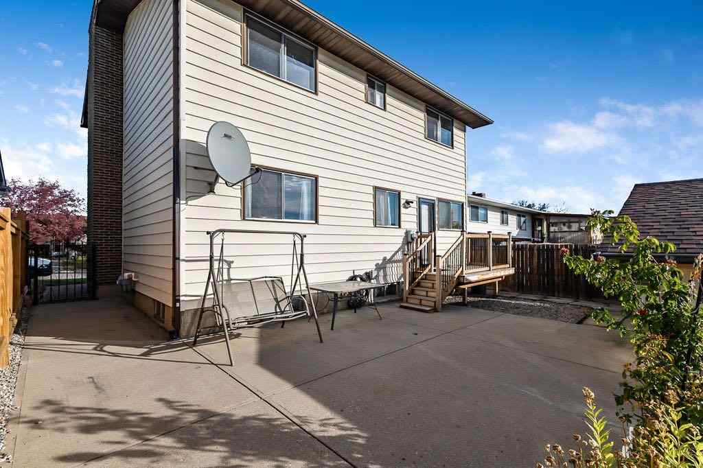 MLS® A2266689 - 60 Rundlelawn Place NE in Rundle Calgary, Residential