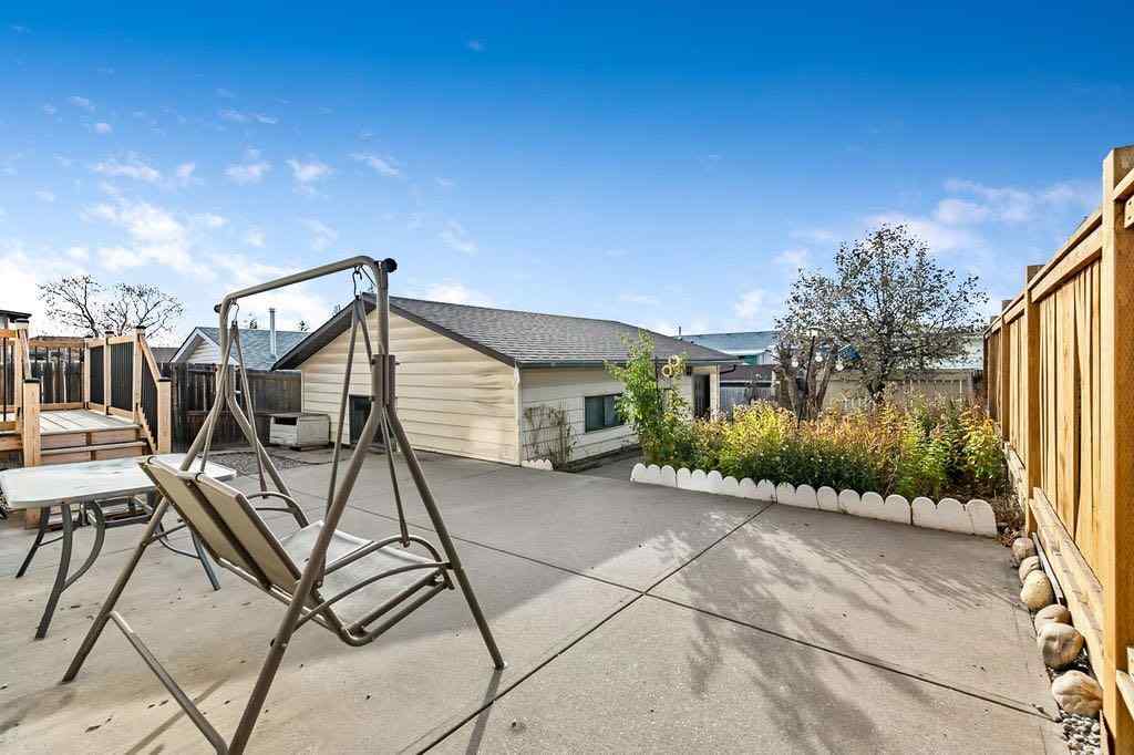 MLS® A2266689 - 60 Rundlelawn Place NE in Rundle Calgary, Residential