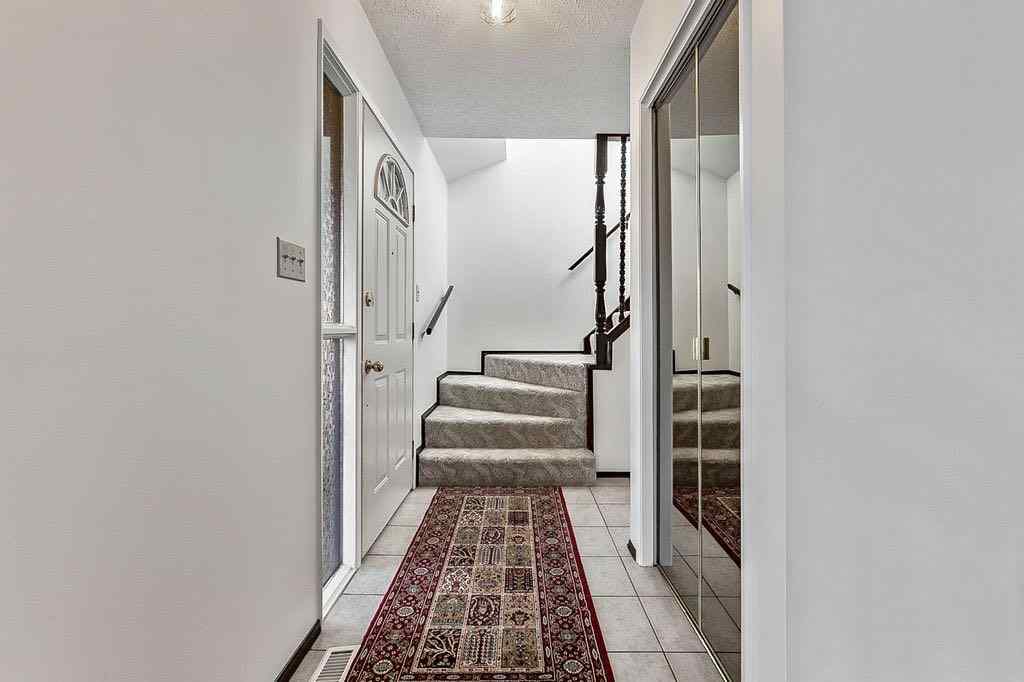 MLS® A2266689 - 60 Rundlelawn Place NE in Rundle Calgary, Residential