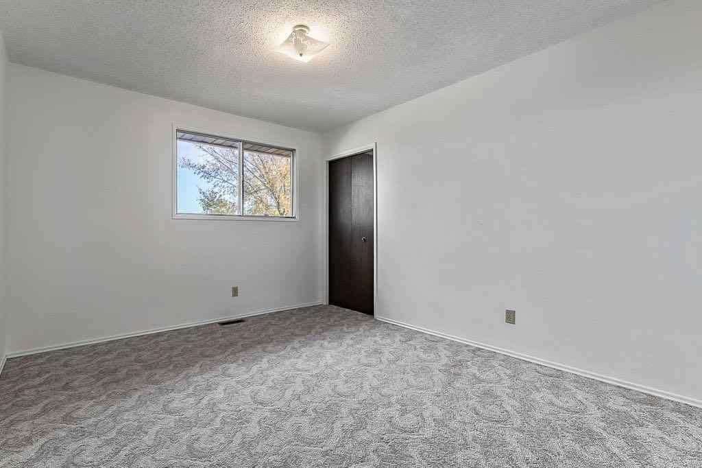 MLS® A2266689 - 60 Rundlelawn Place NE in Rundle Calgary, Residential