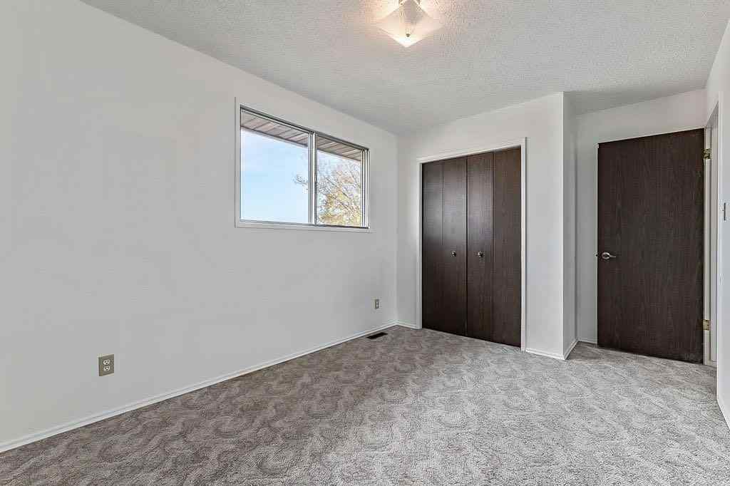 MLS® A2266689 - 60 Rundlelawn Place NE in Rundle Calgary, Residential