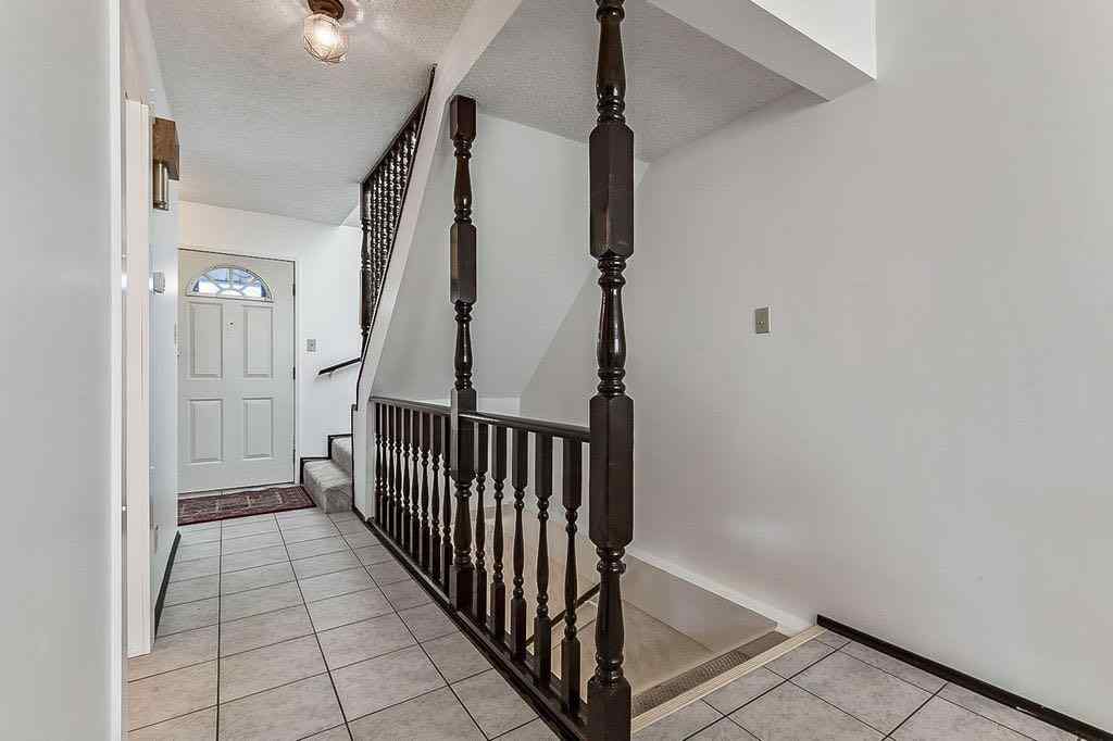 MLS® A2266689 - 60 Rundlelawn Place NE in Rundle Calgary, Residential