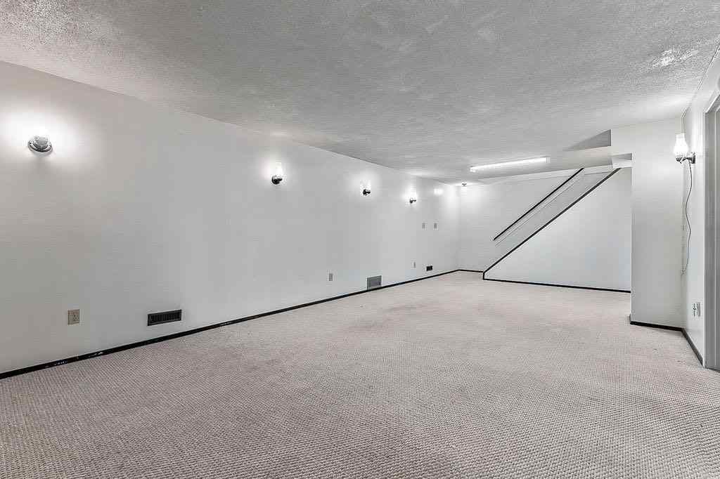 MLS® A2266689 - 60 Rundlelawn Place NE in Rundle Calgary, Residential