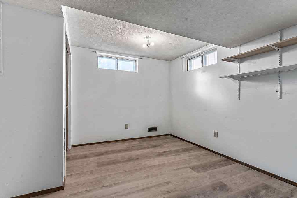 MLS® A2266689 - 60 Rundlelawn Place NE in Rundle Calgary, Residential