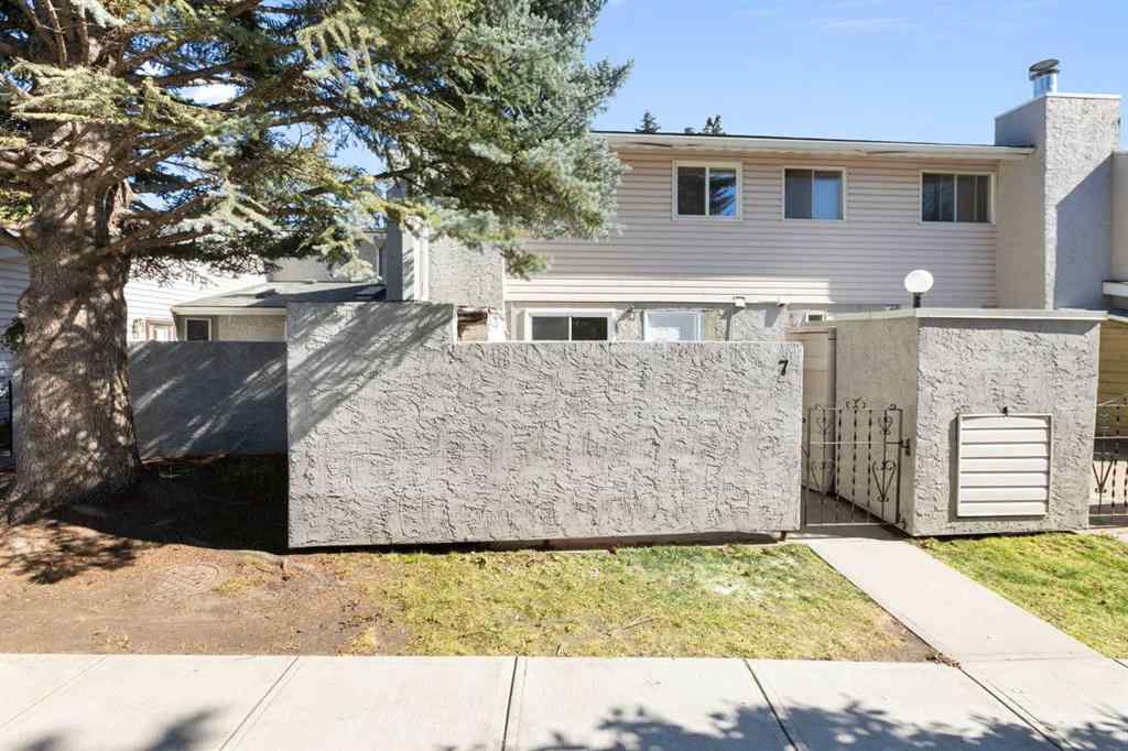 MLS® A2266693 - Unit #7 4915 45 Street SW in Glamorgan Calgary, Residential