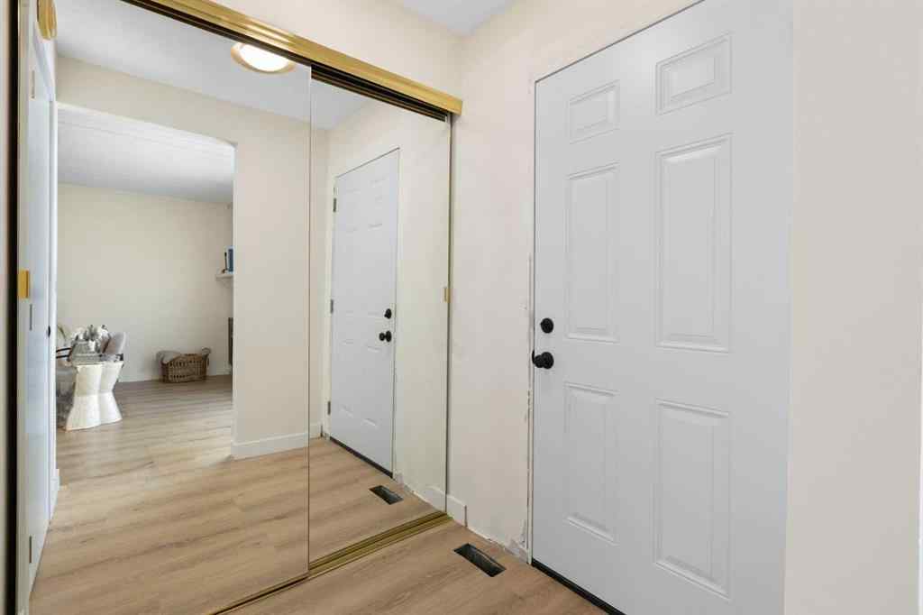 MLS® A2266693 - Unit #7 4915 45 Street SW in Glamorgan Calgary, Residential
