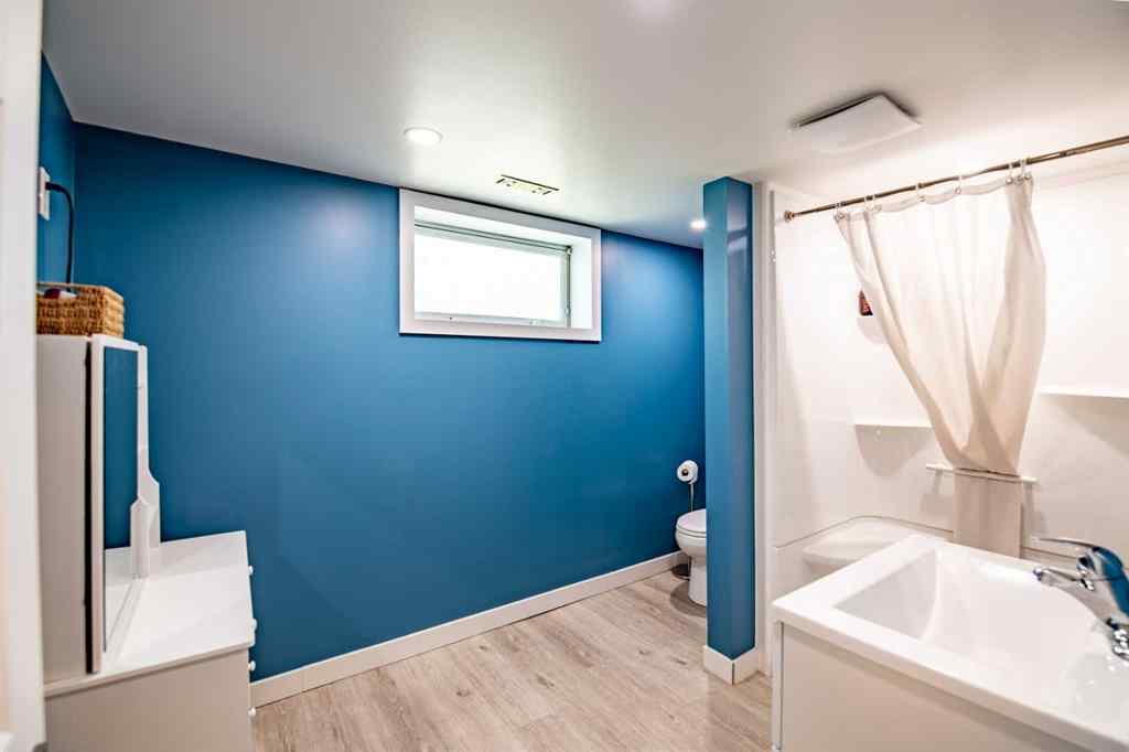 MLS® A2266694 - 3905 50 Street  in Eastview Red Deer, Residential