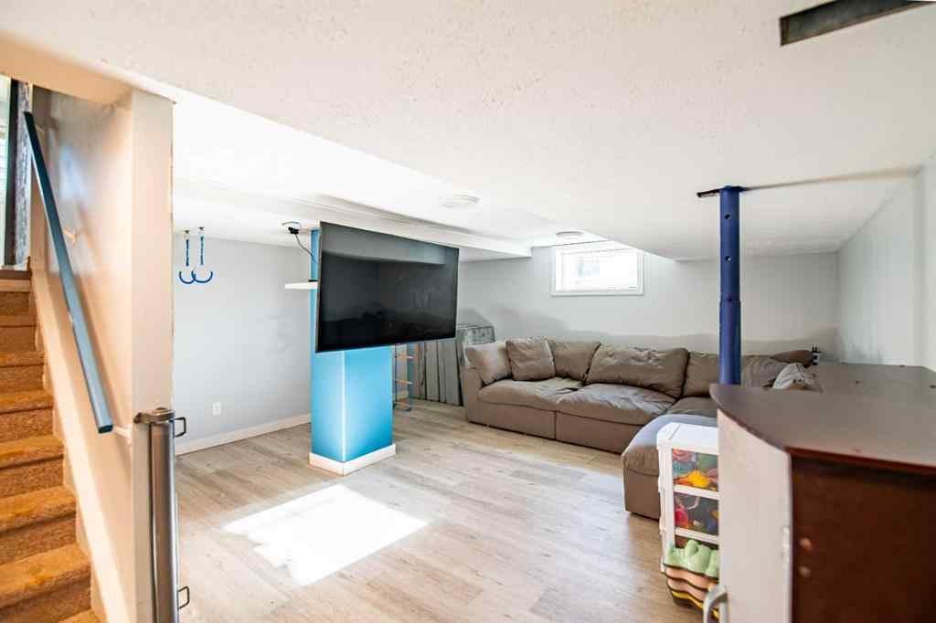 MLS® A2266694 - 3905 50 Street  in Eastview Red Deer, Residential