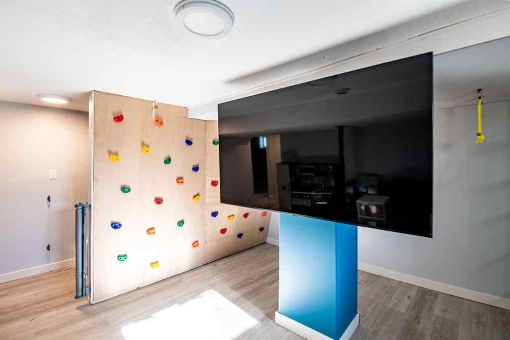 MLS® A2266694 - 3905 50 Street  in Eastview Red Deer, Residential