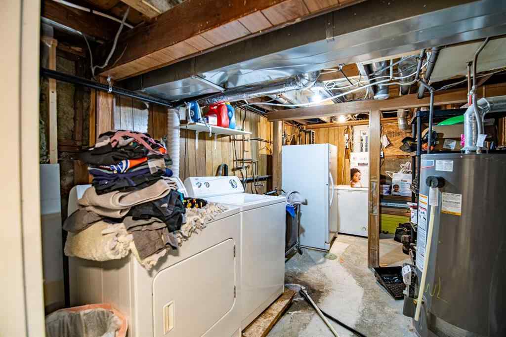 MLS® A2266694 - 3905 50 Street  in Eastview Red Deer, Residential