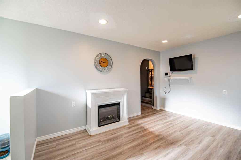 MLS® A2266694 - 3905 50 Street  in Eastview Red Deer, Residential