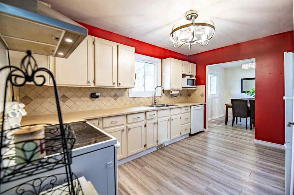 MLS® A2266694 - 3905 50 Street  in Eastview Red Deer, Residential