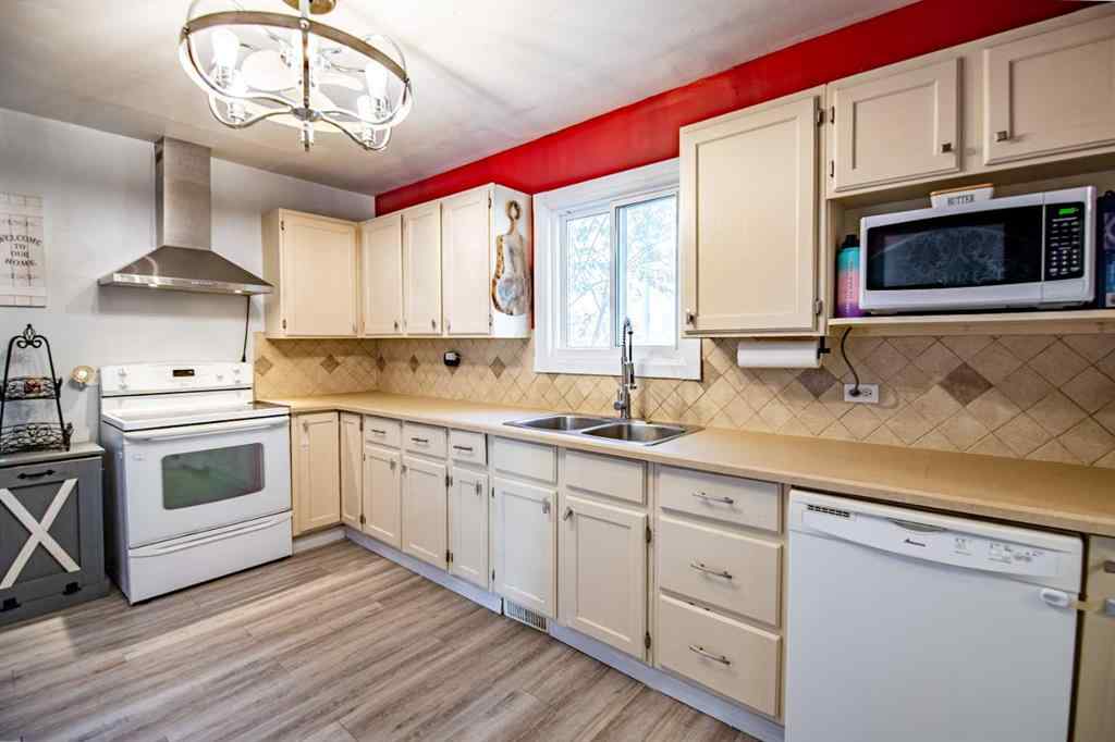 MLS® A2266694 - 3905 50 Street  in Eastview Red Deer, Residential