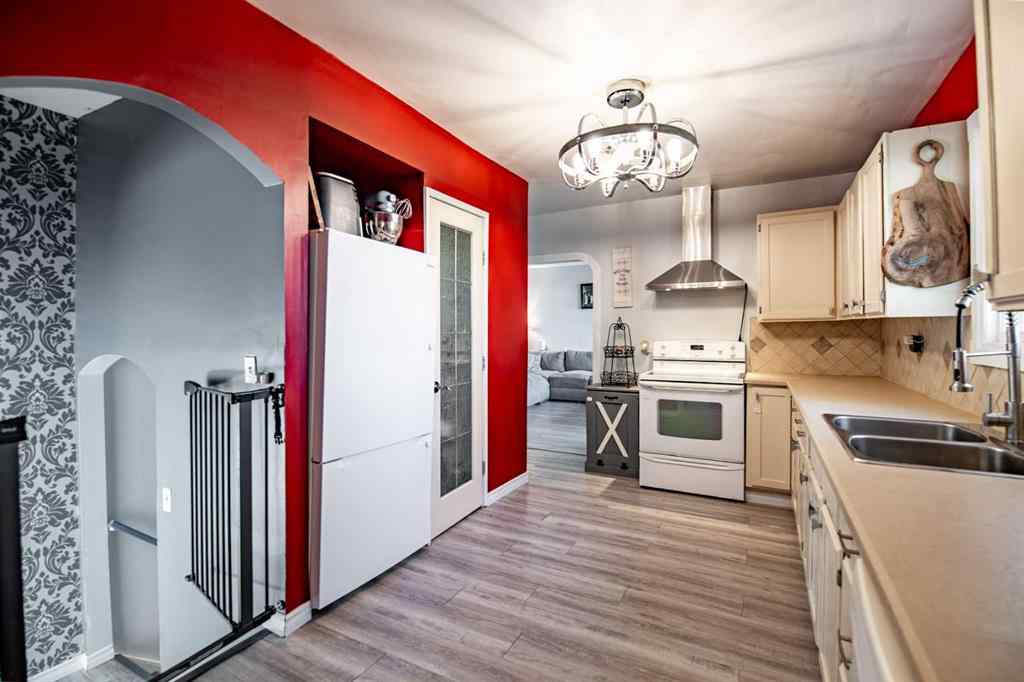 MLS® A2266694 - 3905 50 Street  in Eastview Red Deer, Residential