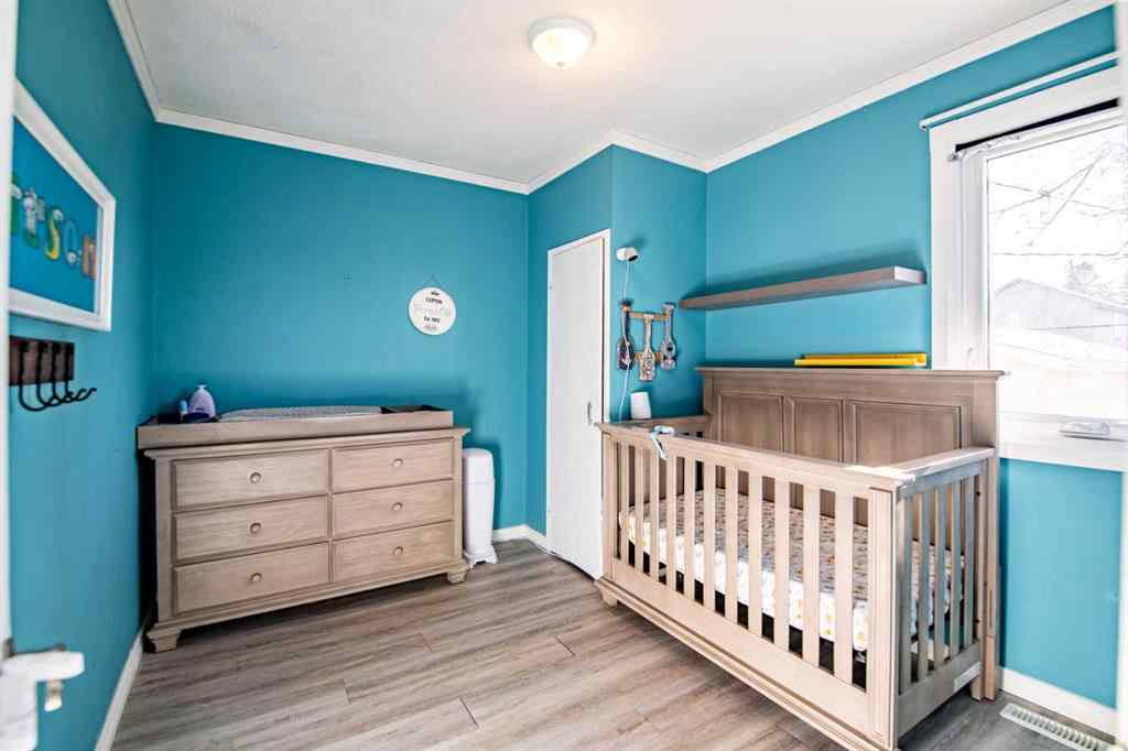 MLS® A2266694 - 3905 50 Street  in Eastview Red Deer, Residential