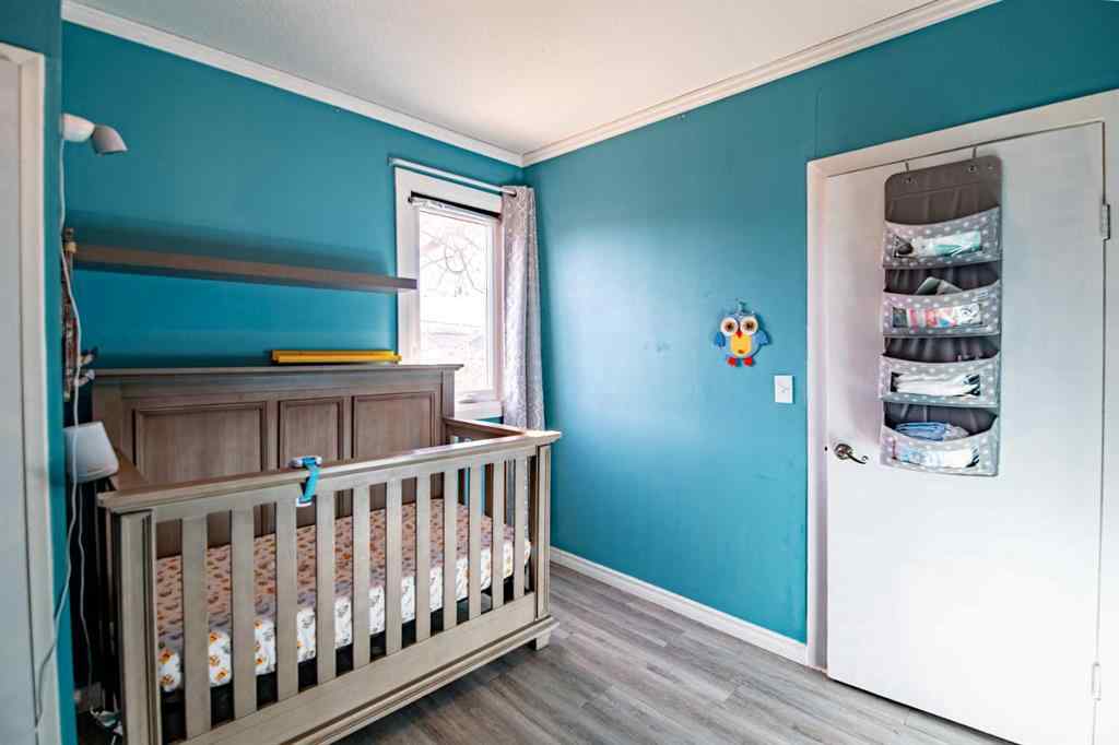 MLS® A2266694 - 3905 50 Street  in Eastview Red Deer, Residential