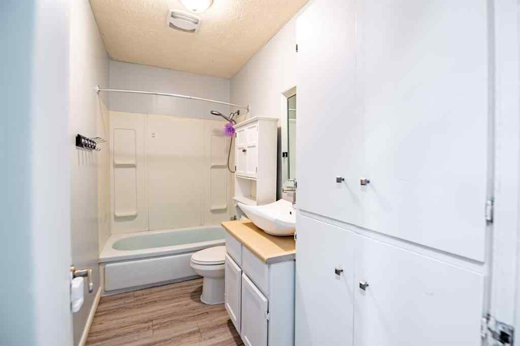 MLS® A2266694 - 3905 50 Street  in Eastview Red Deer, Residential