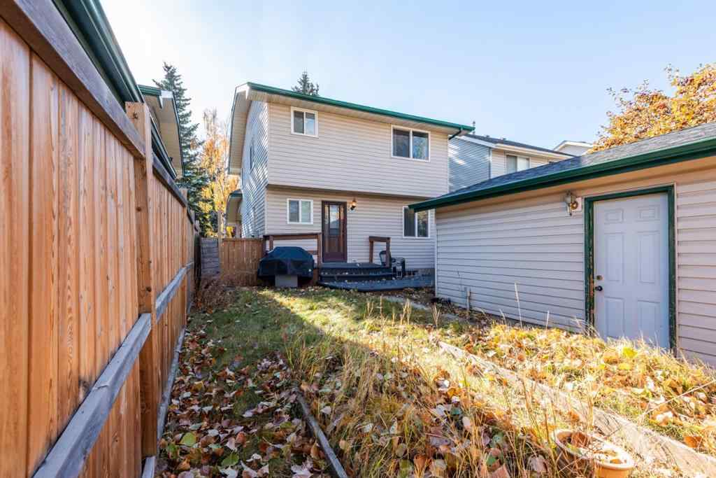 MLS® A2266711 - 19 Woodglen Grove SW in Woodbine Calgary, Residential