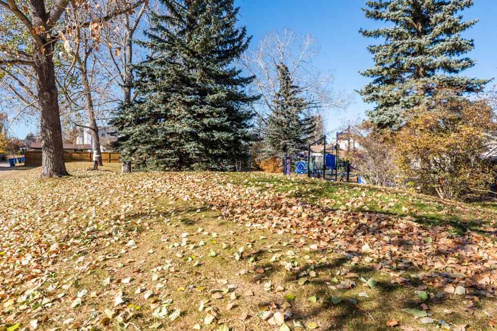 MLS® A2266711 - 19 Woodglen Grove SW in Woodbine Calgary, Residential