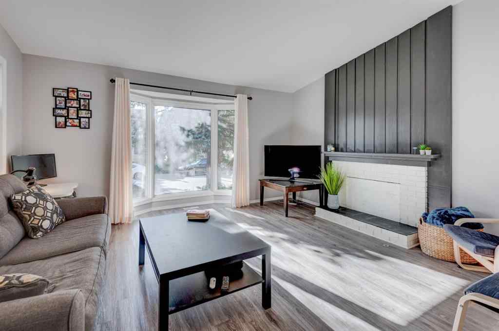 MLS® A2266711 - 19 Woodglen Grove SW in Woodbine Calgary, Residential