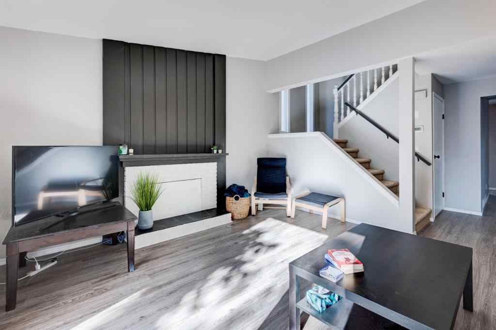 MLS® A2266711 - 19 Woodglen Grove SW in Woodbine Calgary, Residential