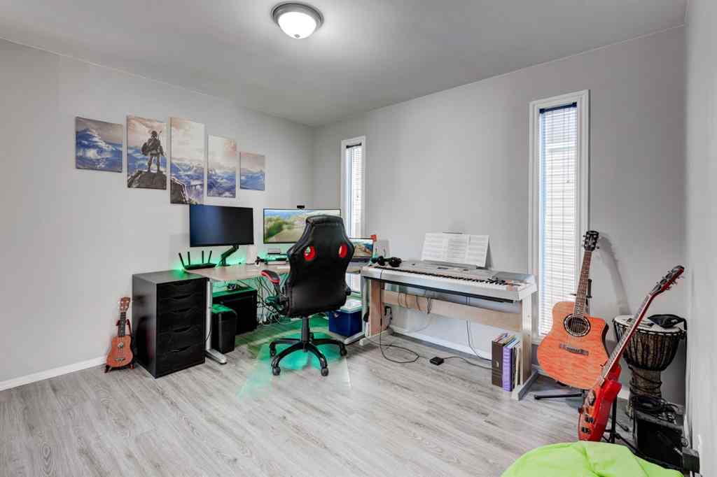 MLS® A2266711 - 19 Woodglen Grove SW in Woodbine Calgary, Residential