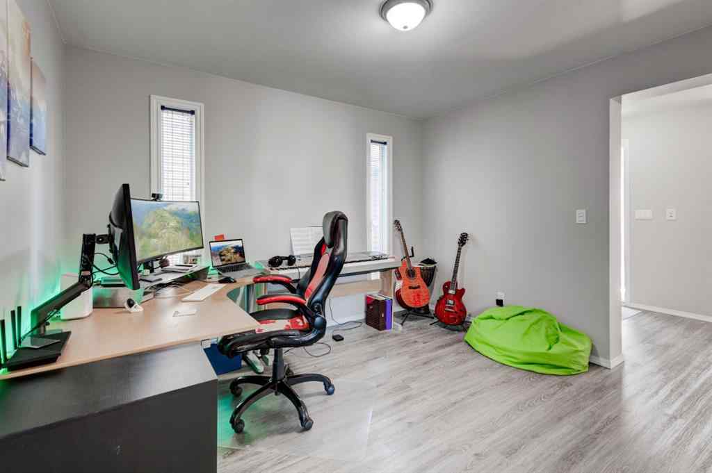 MLS® A2266711 - 19 Woodglen Grove SW in Woodbine Calgary, Residential