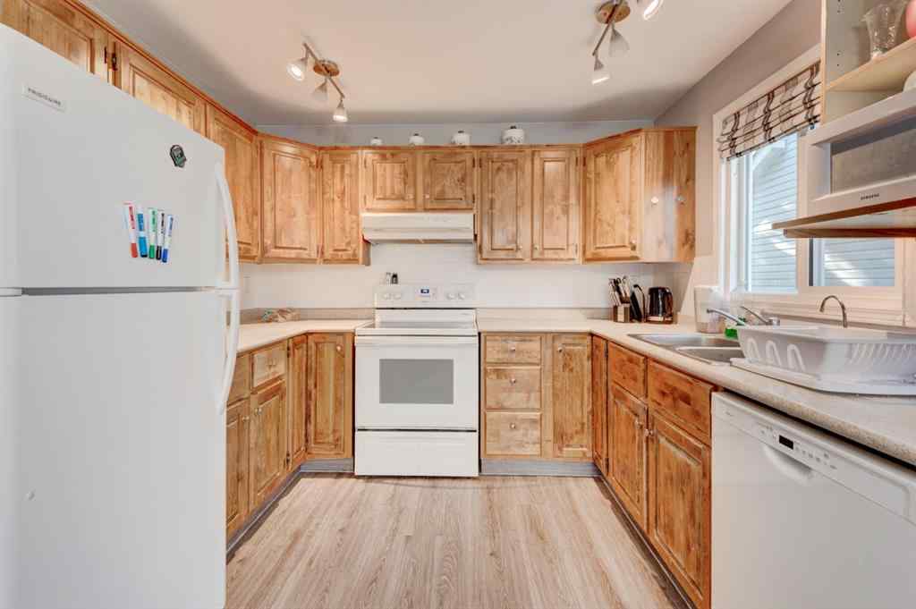 MLS® A2266711 - 19 Woodglen Grove SW in Woodbine Calgary, Residential