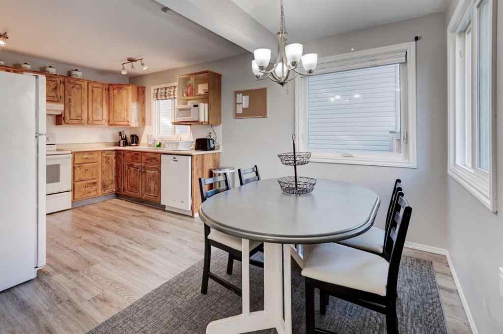 MLS® A2266711 - 19 Woodglen Grove SW in Woodbine Calgary, Residential