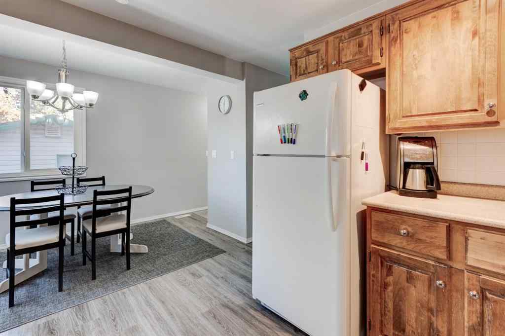 MLS® A2266711 - 19 Woodglen Grove SW in Woodbine Calgary, Residential