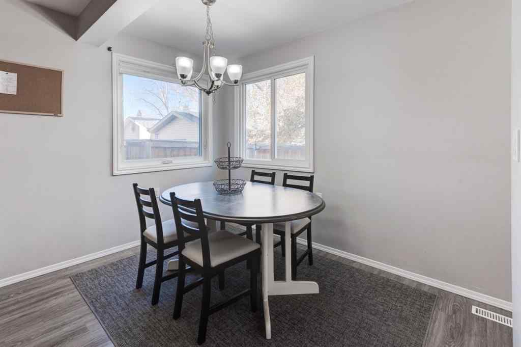 MLS® A2266711 - 19 Woodglen Grove SW in Woodbine Calgary, Residential