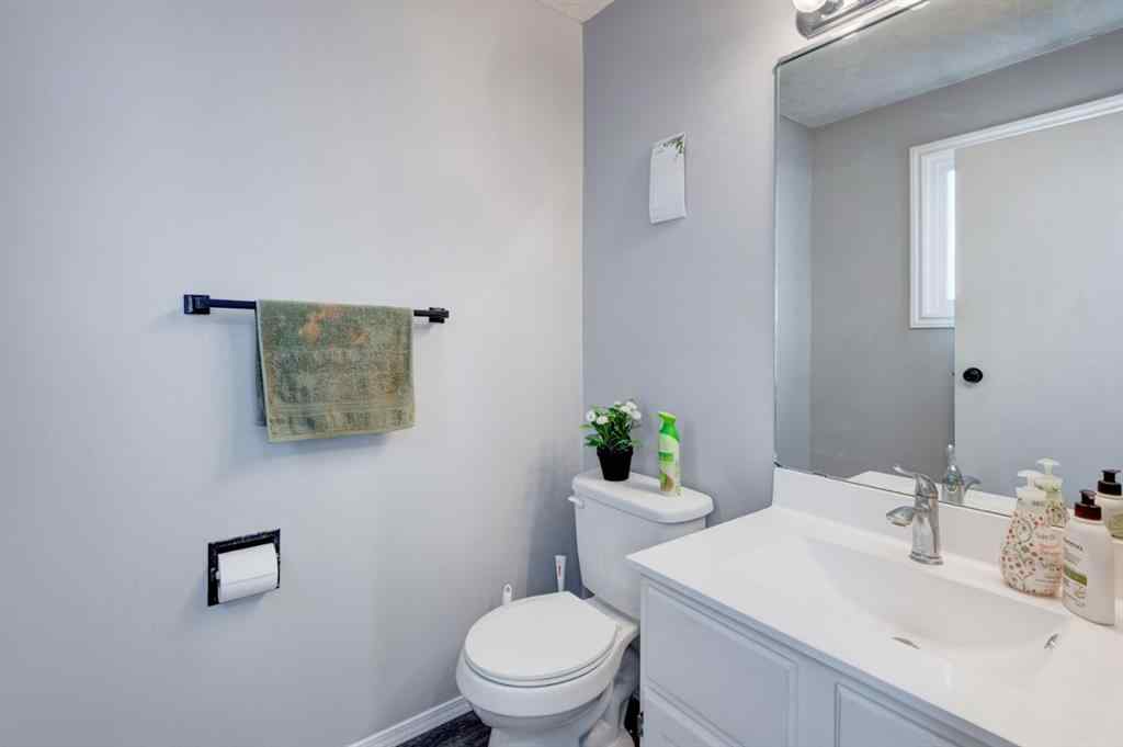 MLS® A2266711 - 19 Woodglen Grove SW in Woodbine Calgary, Residential