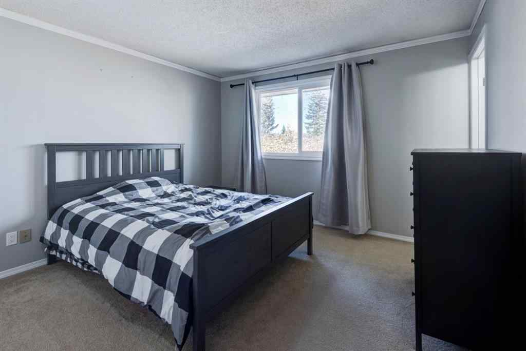 MLS® A2266711 - 19 Woodglen Grove SW in Woodbine Calgary, Residential