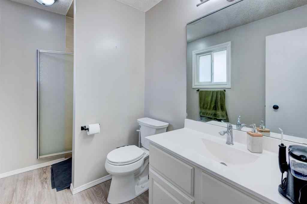 MLS® A2266711 - 19 Woodglen Grove SW in Woodbine Calgary, Residential