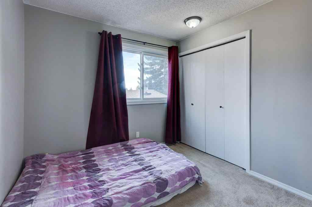 MLS® A2266711 - 19 Woodglen Grove SW in Woodbine Calgary, Residential