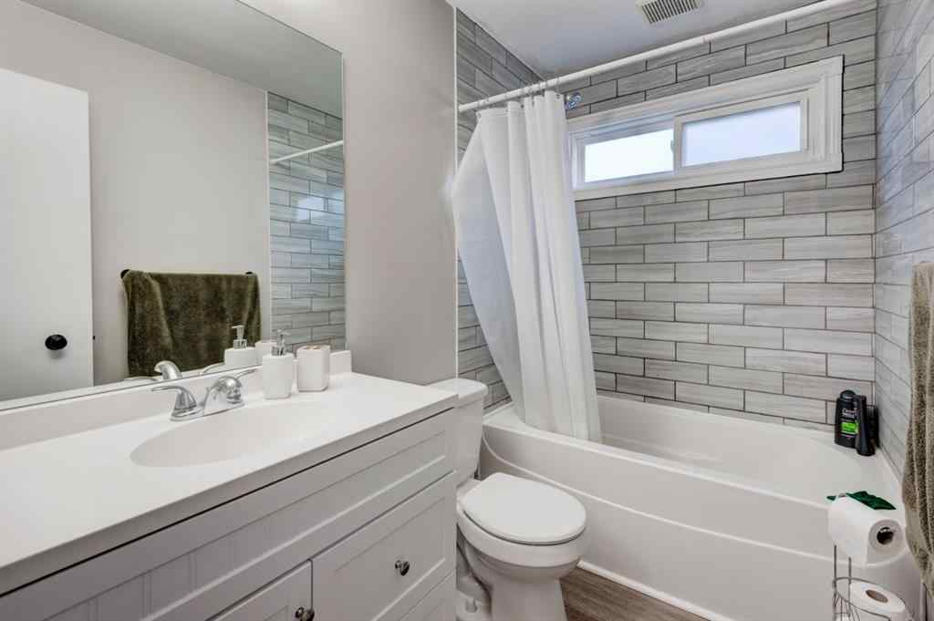 MLS® A2266711 - 19 Woodglen Grove SW in Woodbine Calgary, Residential