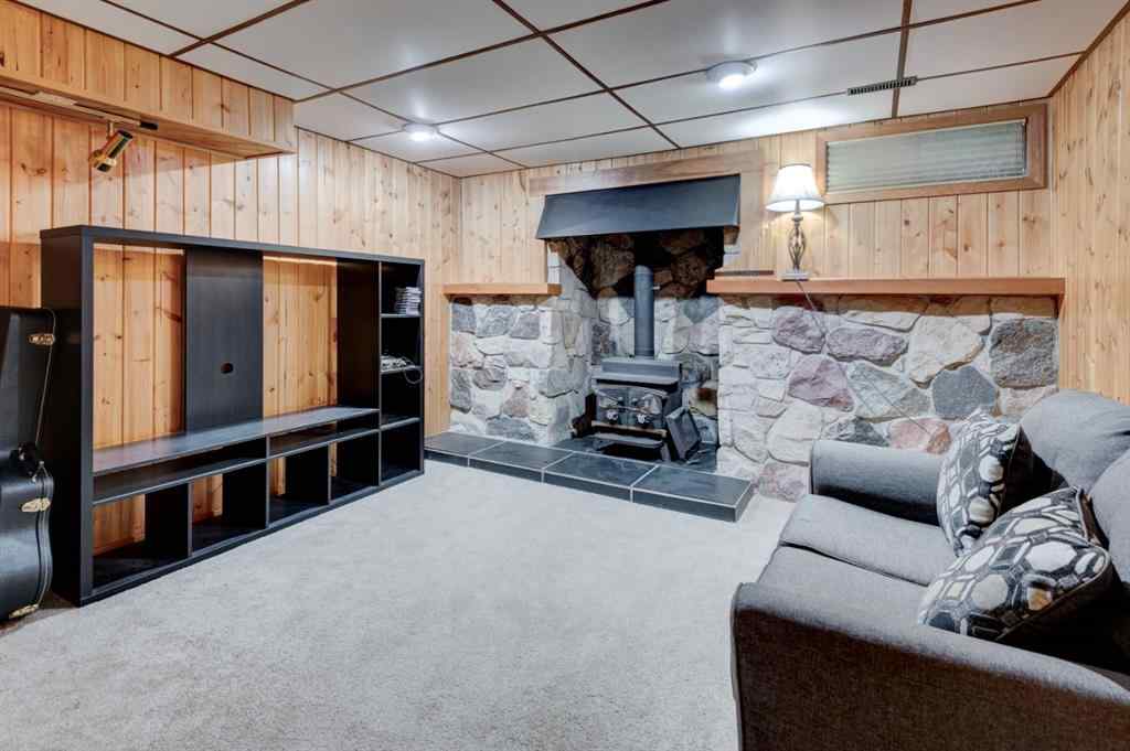 MLS® A2266711 - 19 Woodglen Grove SW in Woodbine Calgary, Residential