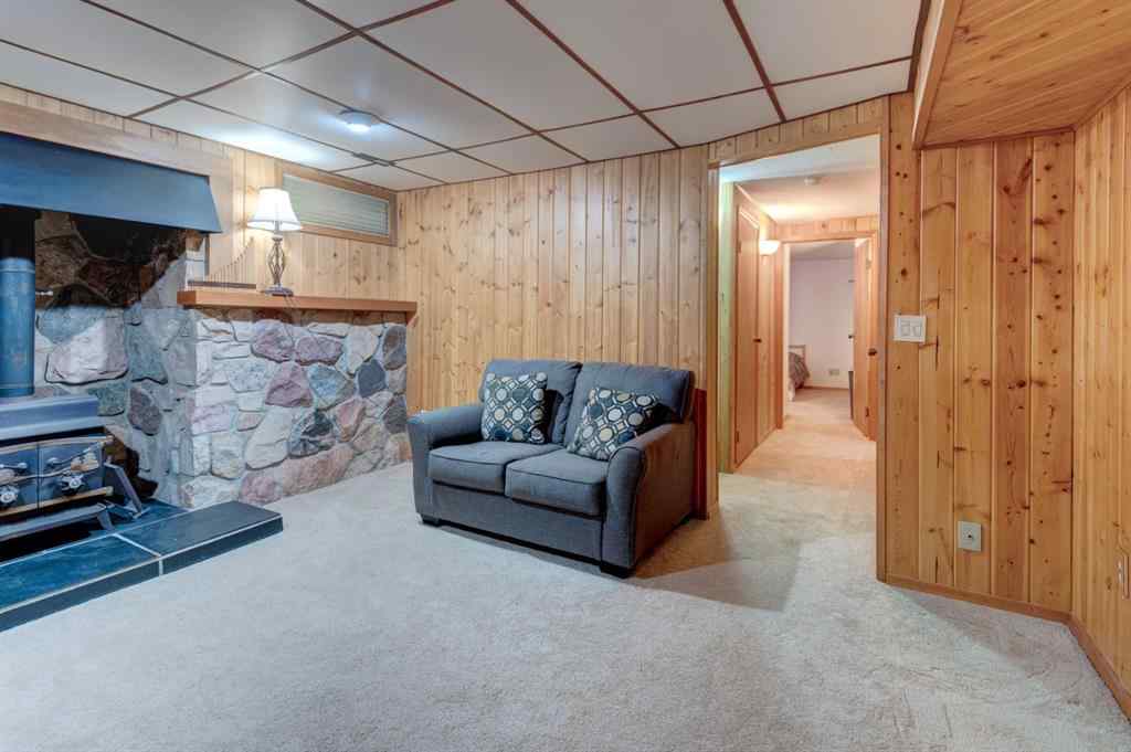 MLS® A2266711 - 19 Woodglen Grove SW in Woodbine Calgary, Residential