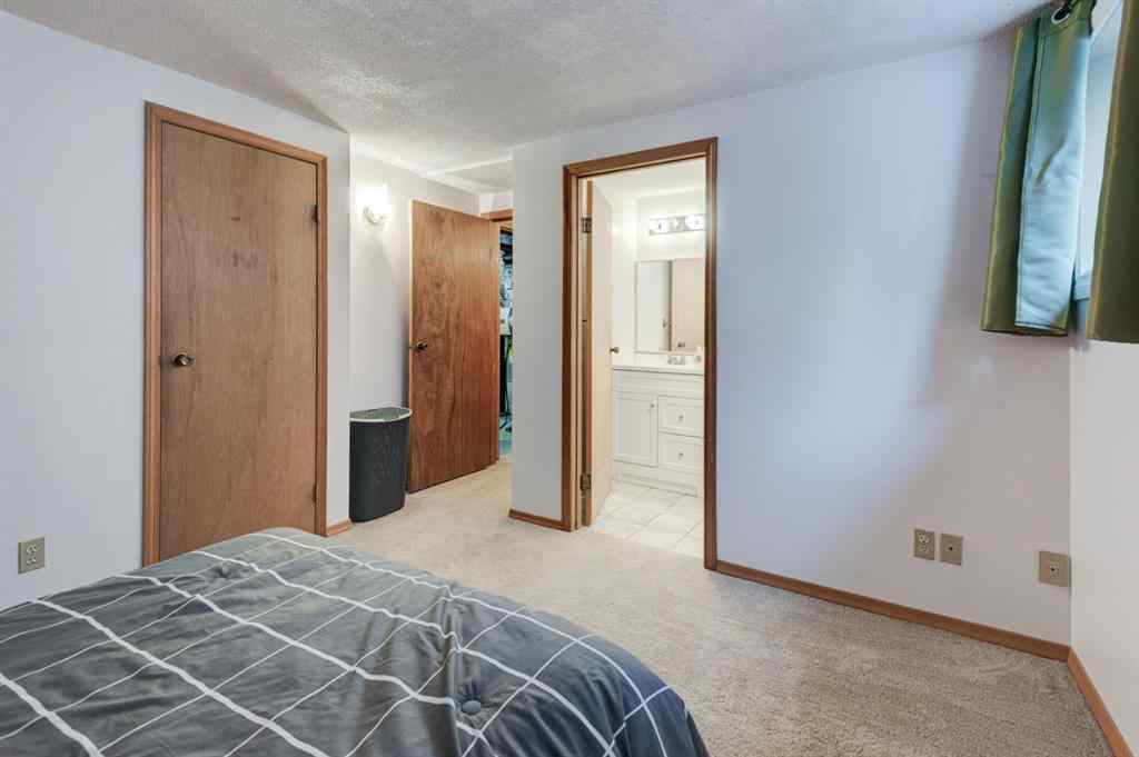 MLS® A2266711 - 19 Woodglen Grove SW in Woodbine Calgary, Residential