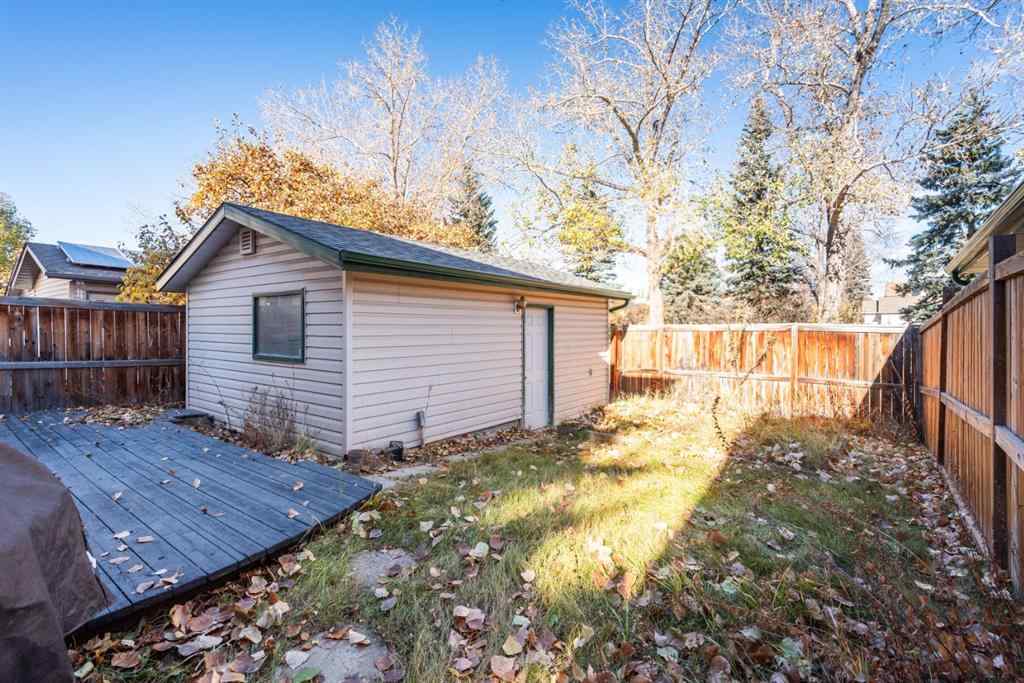 MLS® A2266711 - 19 Woodglen Grove SW in Woodbine Calgary, Residential