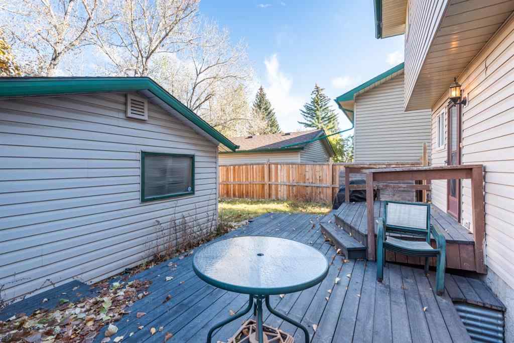 MLS® A2266711 - 19 Woodglen Grove SW in Woodbine Calgary, Residential