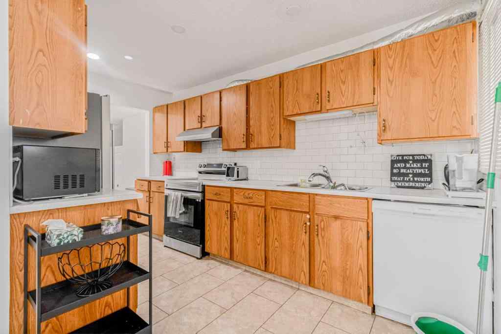 MLS® A2266736 - 147 Dovercliffe Way SE in Dover Calgary, Residential