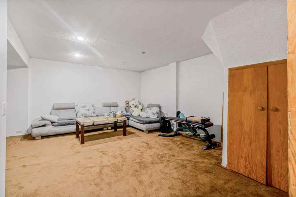 MLS® A2266736 - 147 Dovercliffe Way SE in Dover Calgary, Residential