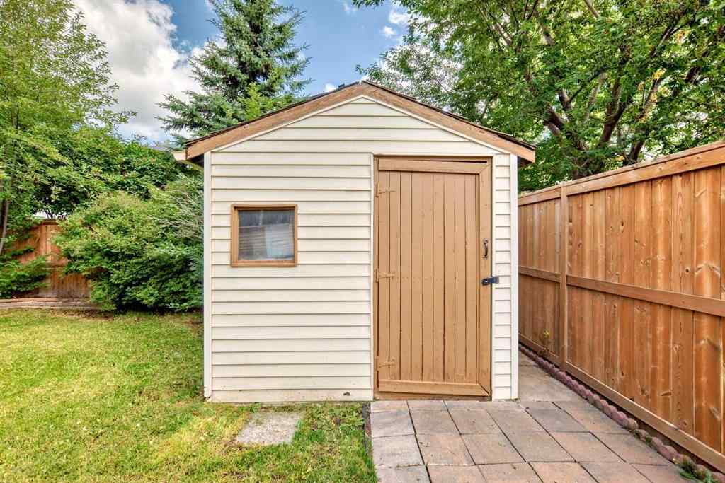 MLS® A2266743 - 51 Douglas Woods Hill SE in Douglasdale/Glen Calgary, Residential