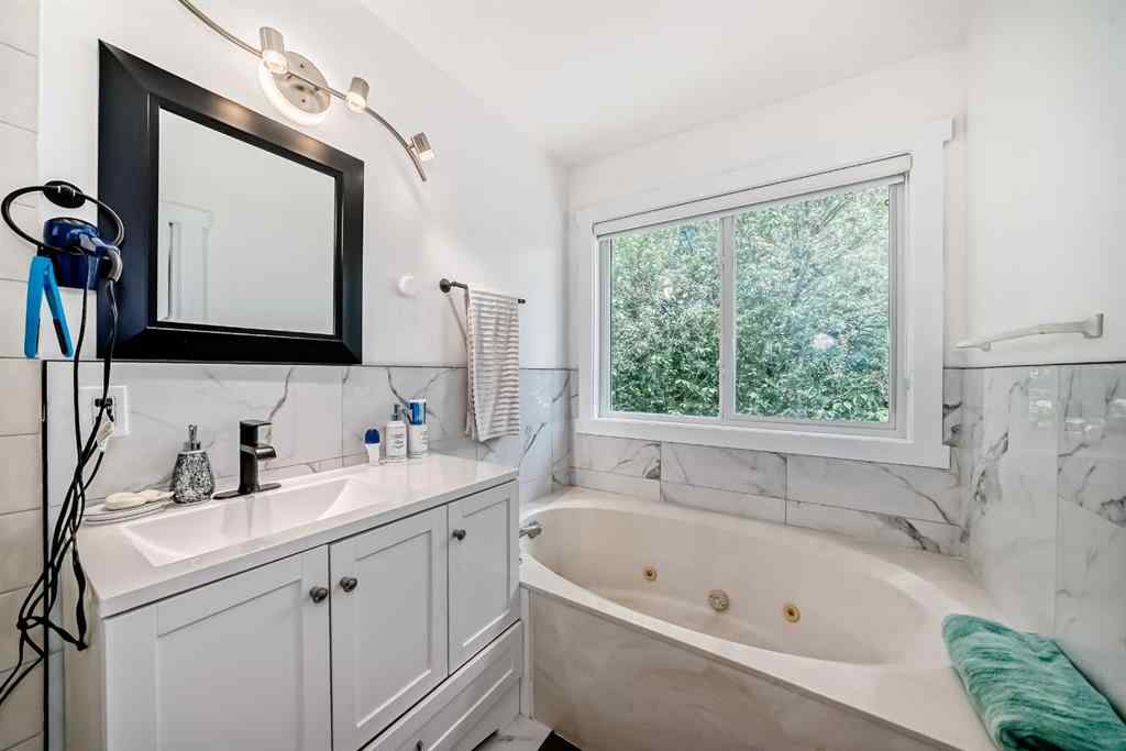 MLS® A2266743 - 51 Douglas Woods Hill SE in Douglasdale/Glen Calgary, Residential