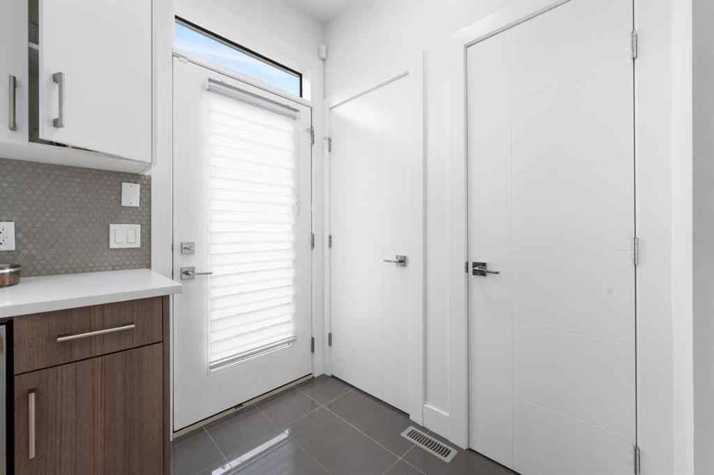 MLS® A2266746 - 415 6 Street NE in Bridgeland/Riverside Calgary, Residential